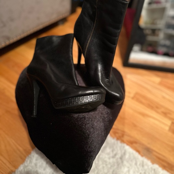 Michael Kors Black Heeled Boots - Picture 1 of 6